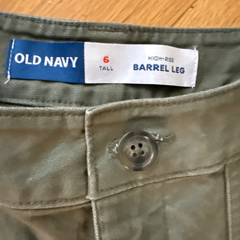 Old Navy high rise barrel leg green pants size 6 Tall - Picture 4 of 5